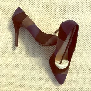 Multi colored pointed toe heel